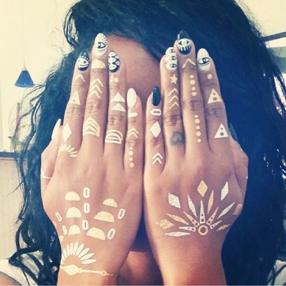 Flash tats- stunning + super fun temp tats in gold, black & silver! - Picture 5 of 7